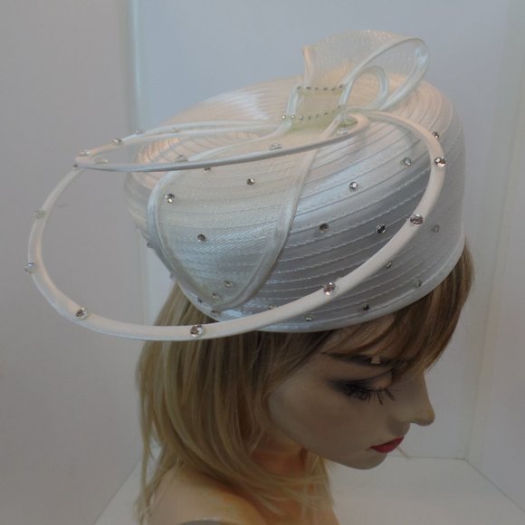 Franccesca Bellini White Poly Fascinator Hat W Bling OSFM Excellent Condition - Picture 2 of 12